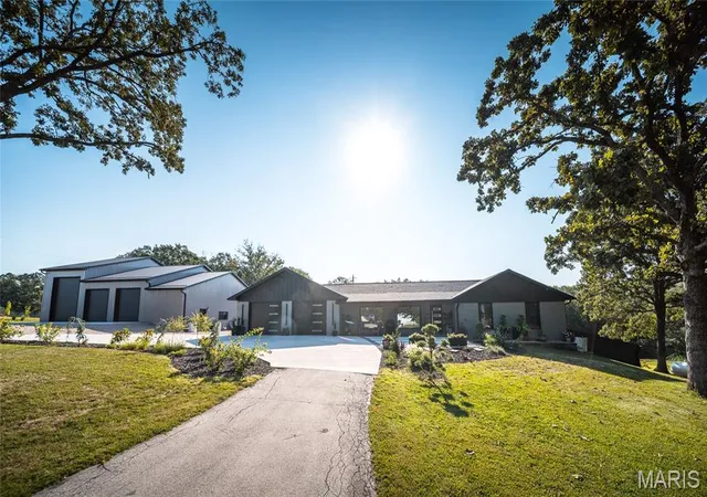 Photo 2 of Single family home for sale at 1724 Acid Mine Rd, Sullivan, MO 63080 | MLS# MIS26056458 | Listing updated on 2026-09-04