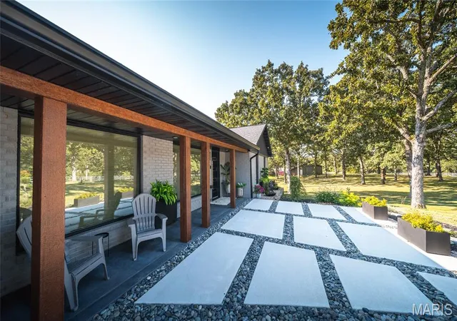 Photo 3 of Single family home for sale at 1724 Acid Mine Rd, Sullivan, MO 63080 | MLS# MIS26056458 | Listing updated on 2026-09-04