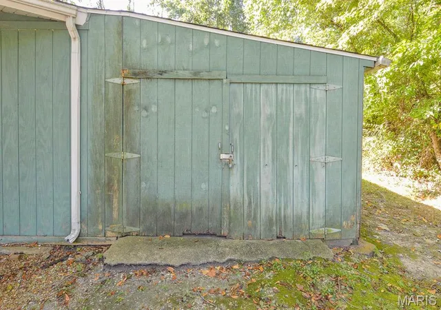 Photo 2 of Single family home for sale at 270 Locust St, Carlyle, IL 62231 | MLS# MIS26056459 | Listing updated on 2026-09-14
