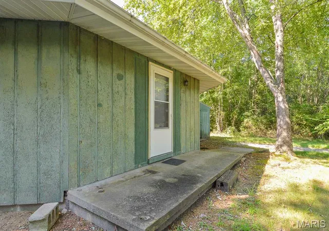 Photo 3 of Single family home for sale at 270 Locust St, Carlyle, IL 62231 | MLS# MIS26056459 | Listing updated on 2026-09-14
