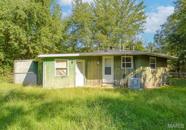 Photo 4 of Single family home for sale at 270 Locust St, Carlyle, IL 62231 | MLS# MIS26056459 | Listing updated on 2026-09-14