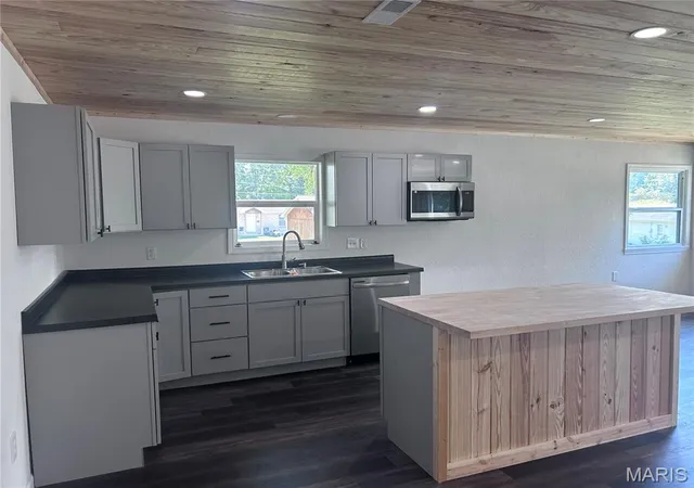 Photo 3 of Single family home for sale at 503 Kidwell Dr, Cuba, MO 65453 | MLS# MIS26056462 | Listing updated on 2026-09-04