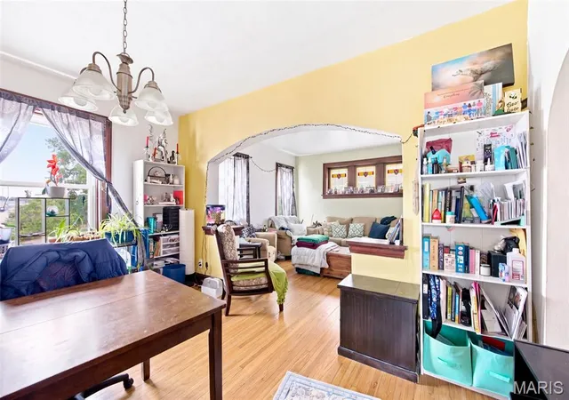 Listing Photo 4 - Condo for sale in building located at 6652 Marmaduke Ave, Saint Louis, MO 63139