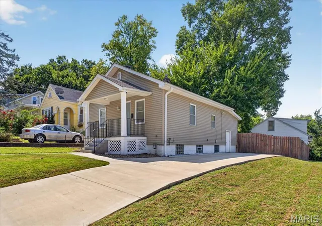 Photo 3 of Single family home for sale at 2415 Florent Ave, Saint Louis, MO 63143 | MLS# MIS26056472 | Listing updated on 2026-09-14