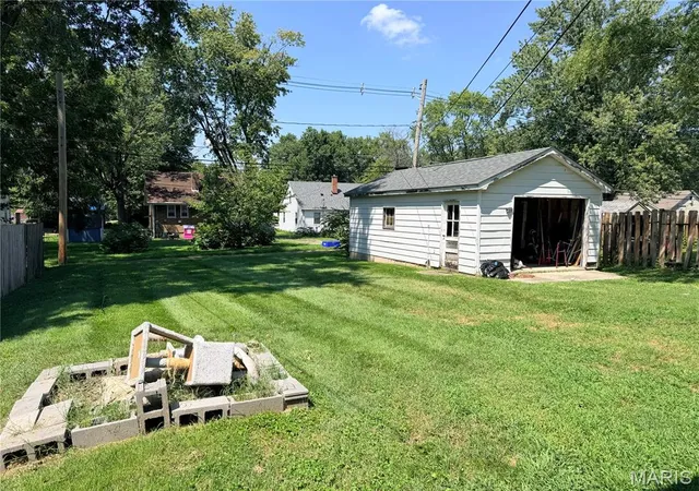 Photo 3 of Sale Pending at 119 N 40th Street, Belleville, IL 62226 | MLS# MIS26056473 | Listing updated on 2026-09-02