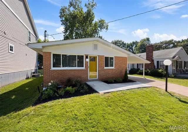Photo 2 of Sale Pending at 8816 Bridgeport Ave, Saint Louis, MO 63144 | MLS# MIS26056478 | Listing updated on 2026-10-02