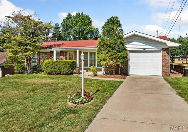 Photo 2 of Single family home for sale at 109 Meadowlark Ln, Saint Charles, MO 63301 | MLS# MIS26056488 | Listing updated on 2026-09-07