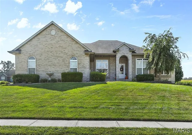 Photo 1 of Single family home for sale at 2033 Grandview Dr, Saint Jacob, IL 62281 | MLS# MIS26056496 | Listing updated on 2026-09-13