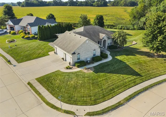 Photo 2 of Single family home for sale at 2033 Grandview Dr, Saint Jacob, IL 62281 | MLS# MIS26056496 | Listing updated on 2026-09-13