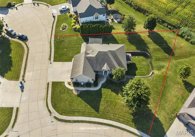 Photo 4 of Single family home for sale at 2033 Grandview Dr, Saint Jacob, IL 62281 | MLS# MIS26056496 | Listing updated on 2026-09-13