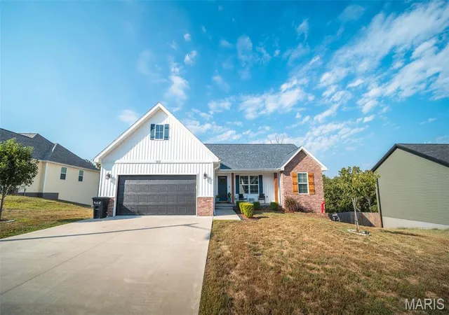 Photo 3 of Single family home for sale at 107 Alice Dr, Waynesville, MO 65583 | MLS# MIS26056499 | Listing updated on 2026-09-02