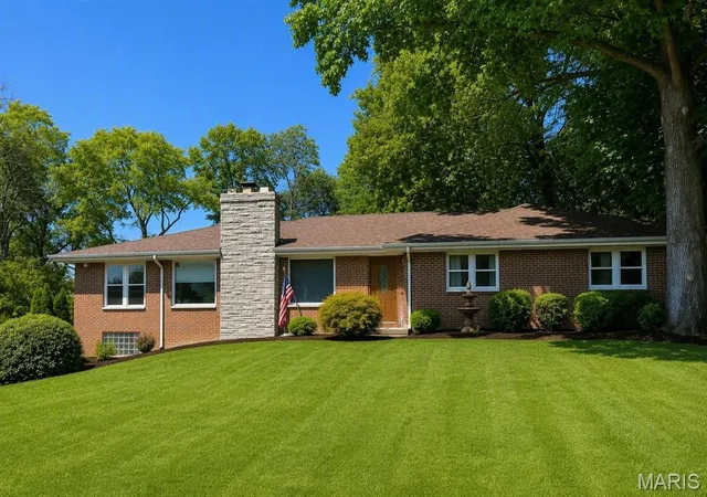 Photo 1 of Single family home for sale at 819 Willoway Ave, East Alton, IL 62024 | MLS# MIS26056501 | Listing updated on 2026-09-22