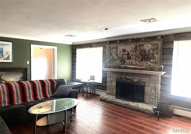 Photo 3 of Single family home for sale at 819 Willoway Ave, East Alton, IL 62024 | MLS# MIS26056501 | Listing updated on 2026-09-22