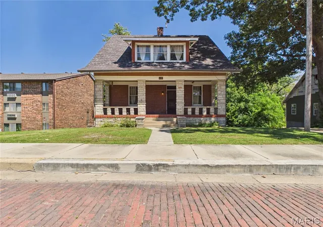 Photo 1 of Sale Pending at 432 N Main St, Poplar Bluff, MO 63901 | MLS# MIS26056508 | Listing updated on 2026-09-12