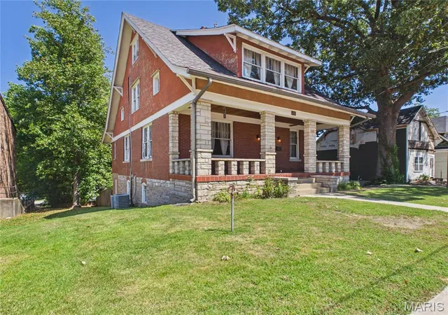 Photo 3 of Sale Pending at 432 N Main St, Poplar Bluff, MO 63901 | MLS# MIS26056508 | Listing updated on 2026-09-12