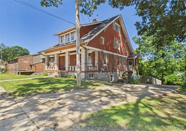 Photo 3 of Sale Pending at 432 N Main St, Poplar Bluff, MO 63901 | MLS# MIS26056508 | Listing updated on 2026-09-12