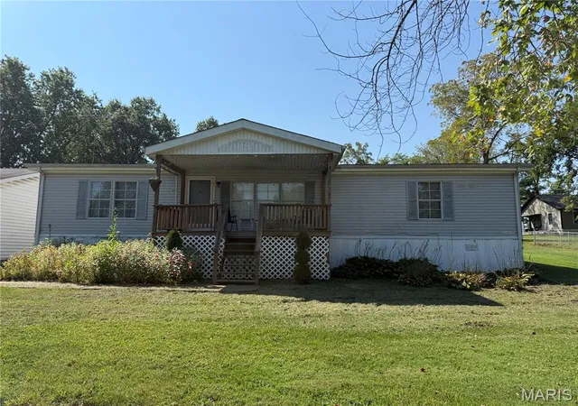 Photo 2 of Manufactured home for sale at 10 E 1st Street, Gerald, MO 63037 | MLS# MIS26056509 | Listing updated on 2026-09-02