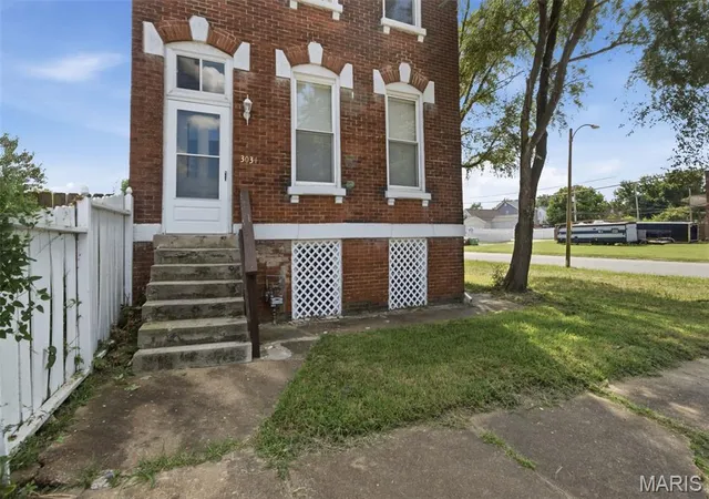 Photo 3 of Single family home for sale at 3034 Rutger St, Saint Louis, MO 63104 | MLS# MIS26056510 | Listing updated on 2026-09-07