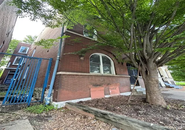 Photo 2 of Multi family home for sale at 1719 S Tucker Blvd, Saint Louis, MO 63104 | MLS# MIS26056511 | Listing updated on 2026-09-02