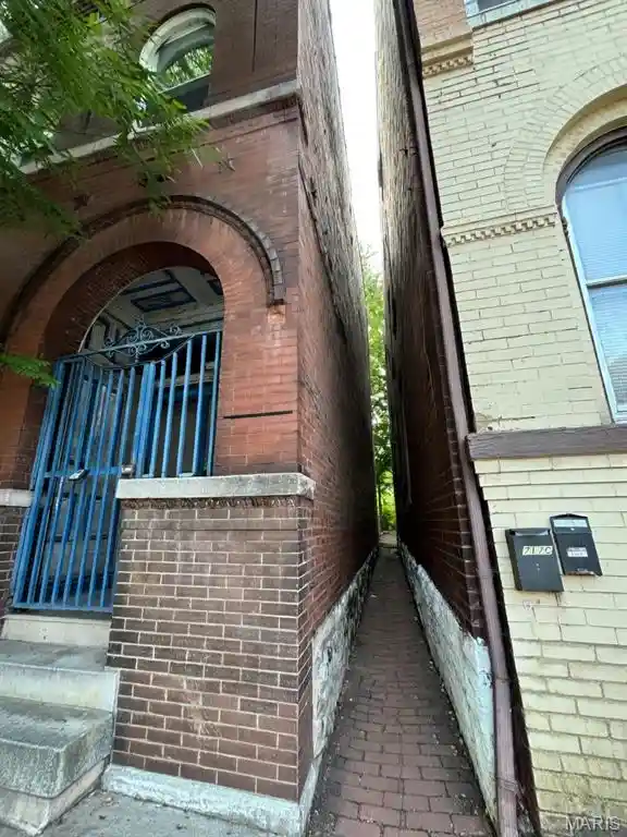 Listing Photo 2 - Condo for sale in 1719 S Tucker Blvd located at 1719 S Tucker Blvd, Saint Louis, MO 63104 - Unit 1719 S Tucker Blvd