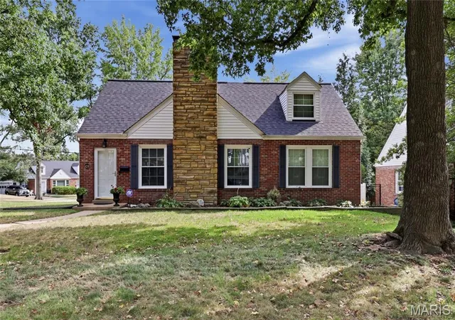 Photo 1 of Sale Pending at 424 Greenleaf Dr, Saint Louis, MO 63122 | MLS# MIS26056514 | Listing updated on 2026-09-28