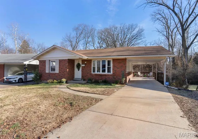 Photo 2 of Single family home for sale at 4132 Crestland Dr, Saint Louis, MO 63121 | MLS# MIS26056528 | Listing updated on 2026-09-06