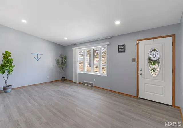 Photo 3 of Single family home for sale at 4132 Crestland Dr, Saint Louis, MO 63121 | MLS# MIS26056528 | Listing updated on 2026-09-06