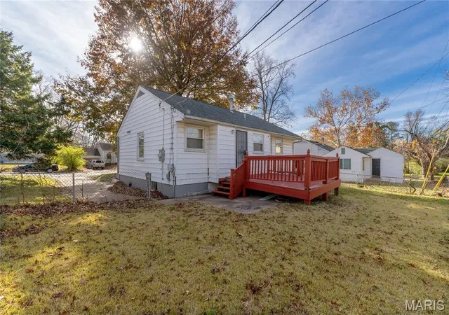 Photo 2 of Single family home for sale at 257 Cameron Rd, Saint Louis, MO 63137 | MLS# MIS26056540 | Listing updated on 2026-10-01