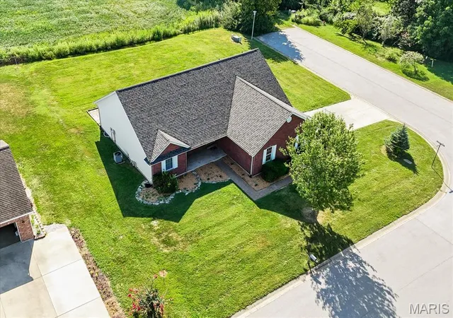 Photo 2 of Single family home for sale at 4609 Fountain Brk Dr, Waterloo, IL 62298 | MLS# MIS26056544 | Listing updated on 2026-09-07