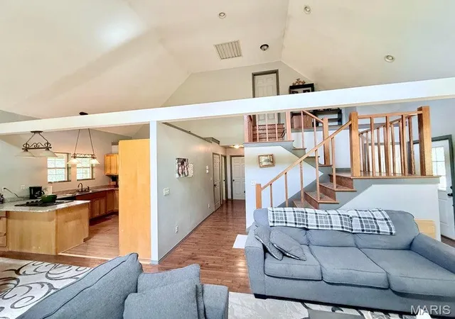 Photo 3 of Sale Pending at 8083 Illinois Rd, Houston, MO 65483 | MLS# MIS26056546 | Listing updated on 2026-09-23