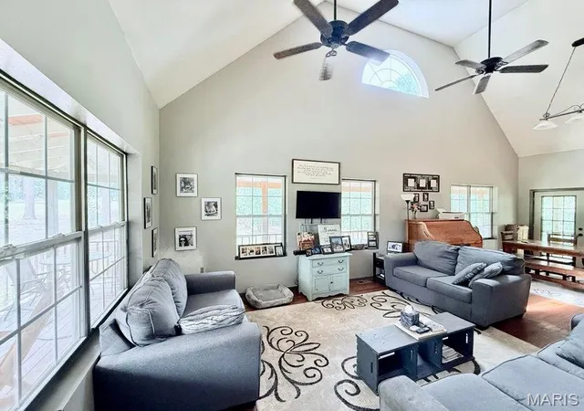 Photo 3 of Sale Pending at 8083 Illinois Rd, Houston, MO 65483 | MLS# MIS26056546 | Listing updated on 2026-09-23