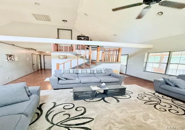 Photo 4 of Sale Pending at 8083 Illinois Rd, Houston, MO 65483 | MLS# MIS26056546 | Listing updated on 2026-09-23