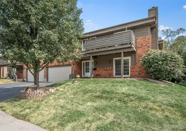 Condo for sale at 1121 Claytonbrook Ct, Ballwin, MO 63011 | MLS# MIS26056565