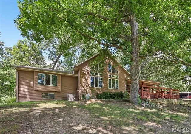 Photo 1 of Single family home for sale at 11706 Walshville Trl, Hillsboro, IL 62049 | MLS# MIS26056570 | Listing updated on 2026-09-02