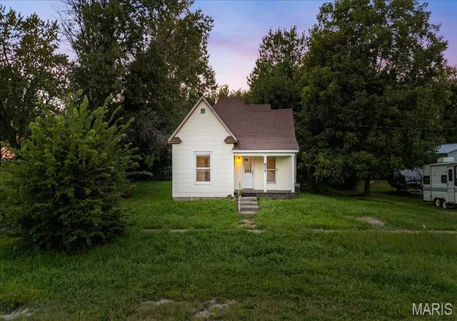 Photo 2 of Single family home for sale at 805 S Clark St, Bellflower, MO 63333 | MLS# MIS26056576 | Listing updated on 2026-09-02