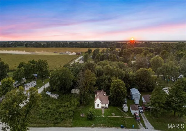 Photo 4 of Single family home for sale at 805 S Clark St, Bellflower, MO 63333 | MLS# MIS26056576 | Listing updated on 2026-09-30