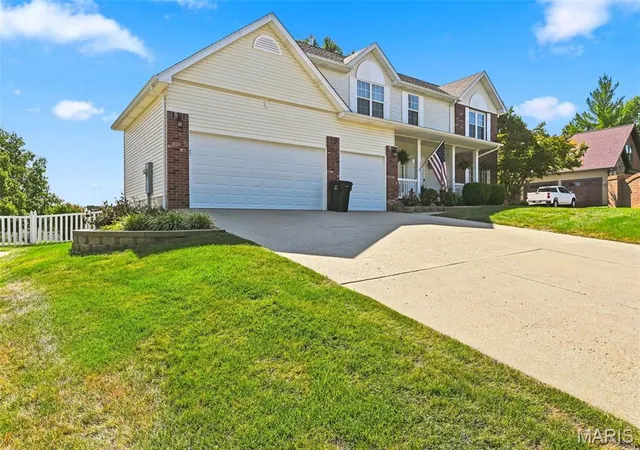 Photo 2 of Single family home for sale at 5576 Kellridge Ln, Saint Louis, MO 63128 | MLS# MIS26056597 | Listing updated on 2026-09-14