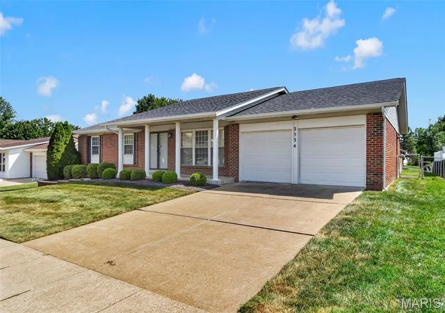 Photo 2 of Sale Pending at 2534 Cripple Crk Dr, Saint Louis, MO 63129 | MLS# MIS26056601 | Listing updated on 2026-09-13