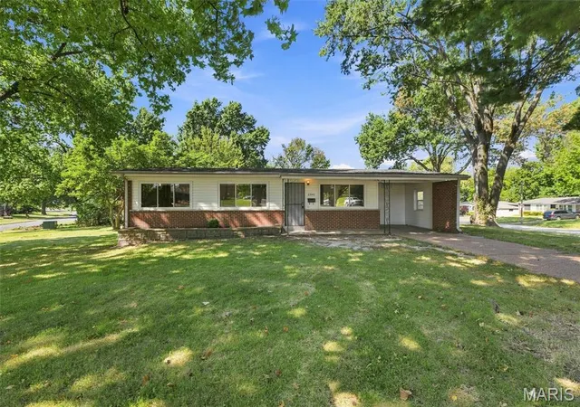 Photo 2 of Single family home for sale at 2540 Churchill Downs, Florissant, MO 63033 | MLS# MIS26056602 | Listing updated on 2026-10-05