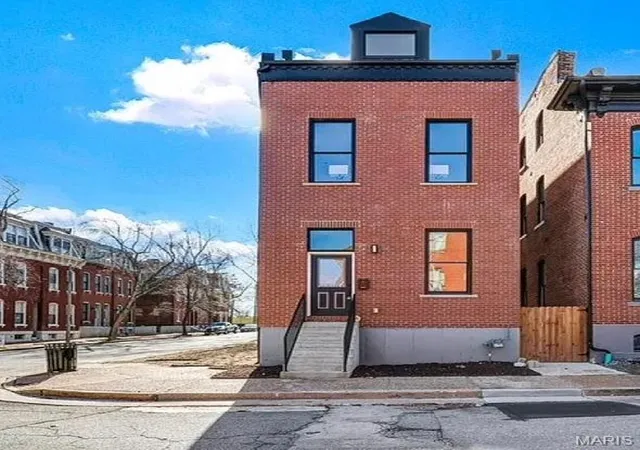 Single family home for sale at 1000 Barton St, Saint Louis, MO 63104 | MLS# MIS26056612
