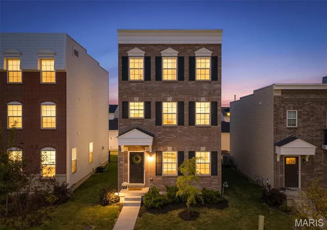 Photo 1 of Sale Pending at 9433 Vandervoort Ct, Saint Louis, MO 63126 | MLS# MIS26056615 | Listing updated on 2026-10-01