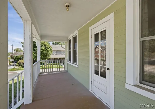 Photo 3 of Sale Pending at 201 Perry St, Saint Charles, MO 63301 | MLS# MIS26056621 | Listing updated on 2026-09-20
