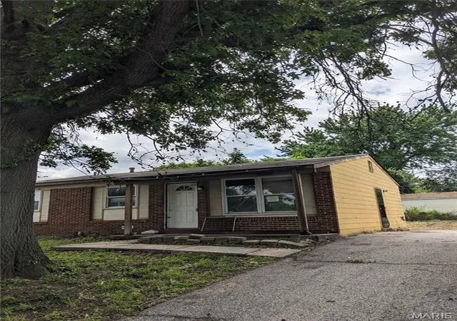 Photo 1 of Single family home for sale at 10333 Castle Dr, Saint Louis, MO 63136 | MLS# MIS26056625 | Listing updated on 2026-09-02