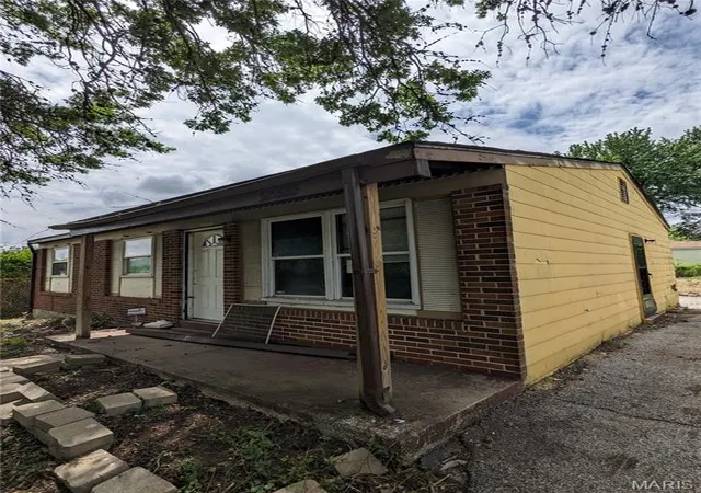 Photo 2 of Single family home for sale at 10333 Castle Dr, Saint Louis, MO 63136 | MLS# MIS26056625 | Listing updated on 2026-09-02