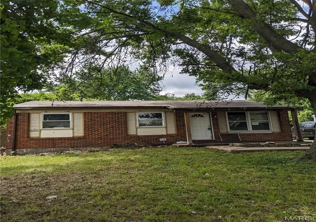 Photo 3 of Single family home for sale at 10333 Castle Dr, Saint Louis, MO 63136 | MLS# MIS26056625 | Listing updated on 2026-09-02