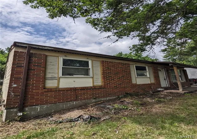Photo 3 of Single family home for sale at 10333 Castle Dr, Saint Louis, MO 63136 | MLS# MIS26056625 | Listing updated on 2026-09-02