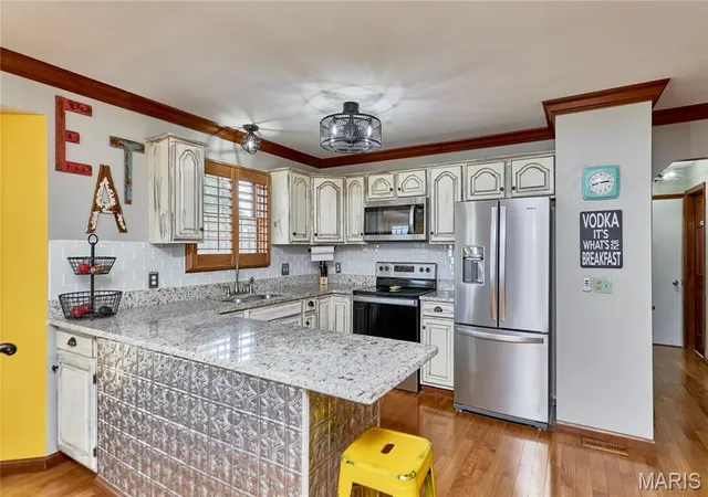 Photo 3 of Single family home for sale at 404 Chantilly Ct, Warrenton, MO 63383 | MLS# MIS26056630 | Listing updated on 2026-10-06
