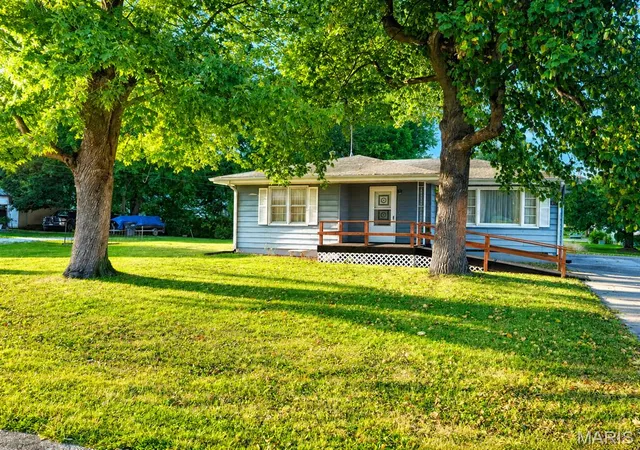 Photo 1 of Sale Pending at 208 Mary St, Hardin, IL 62047 | MLS# MIS26056634 | Listing updated on 2026-09-04