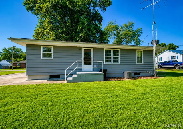 Photo 2 of Sale Pending at 208 Mary St, Hardin, IL 62047 | MLS# MIS26056634 | Listing updated on 2026-09-04
