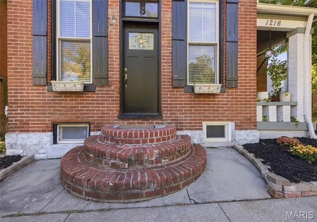 Photo 3 of Single family home for sale at 1216 N 5th Street, Saint Charles, MO 63301 | MLS# MIS26056635 | Listing updated on 2026-10-05